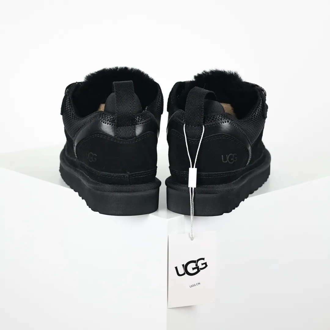 Local self-pickup💰660 Core recommended good price Independently developed original outsole, cashmere insole, keeping warm in winter, suitable for home use. In recent years, uug has launched a style series, which is partially skewed towards the preferences of young consumers, and has also been at the forefront of fashion trends. Shoe body material, water-repellent coated suede upper, 17mm UGGPURE™ implanted wool insole, lightweight non-slip and comfortable rubber outsole, with brand LOGO, complete packaging, size: 35 36 37 38 39 40